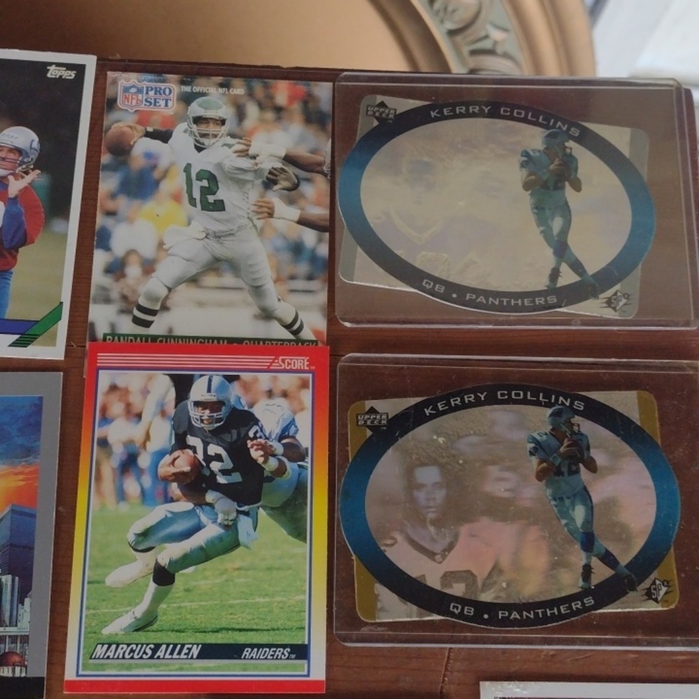 Assorted Football Trading Cards Collection - Picture 3 of 5